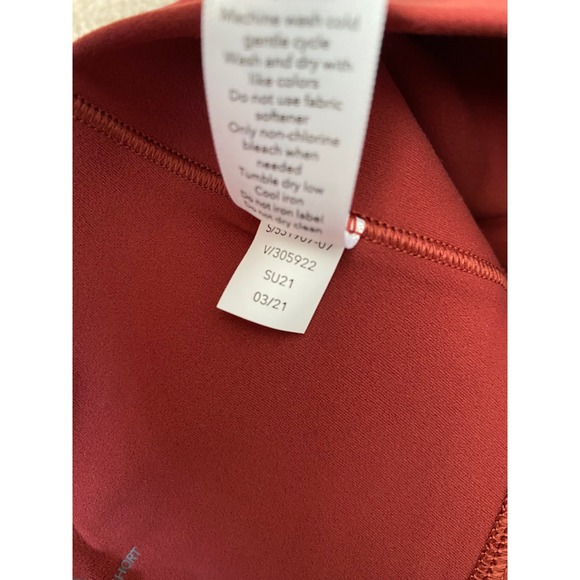 Athleta Salutation Stash High Rise Pocket II 7 Inch Short Red Women's M Yoga - Picture 6 of 6